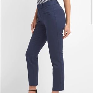 SOLD Gap Curvy Signature Crop
